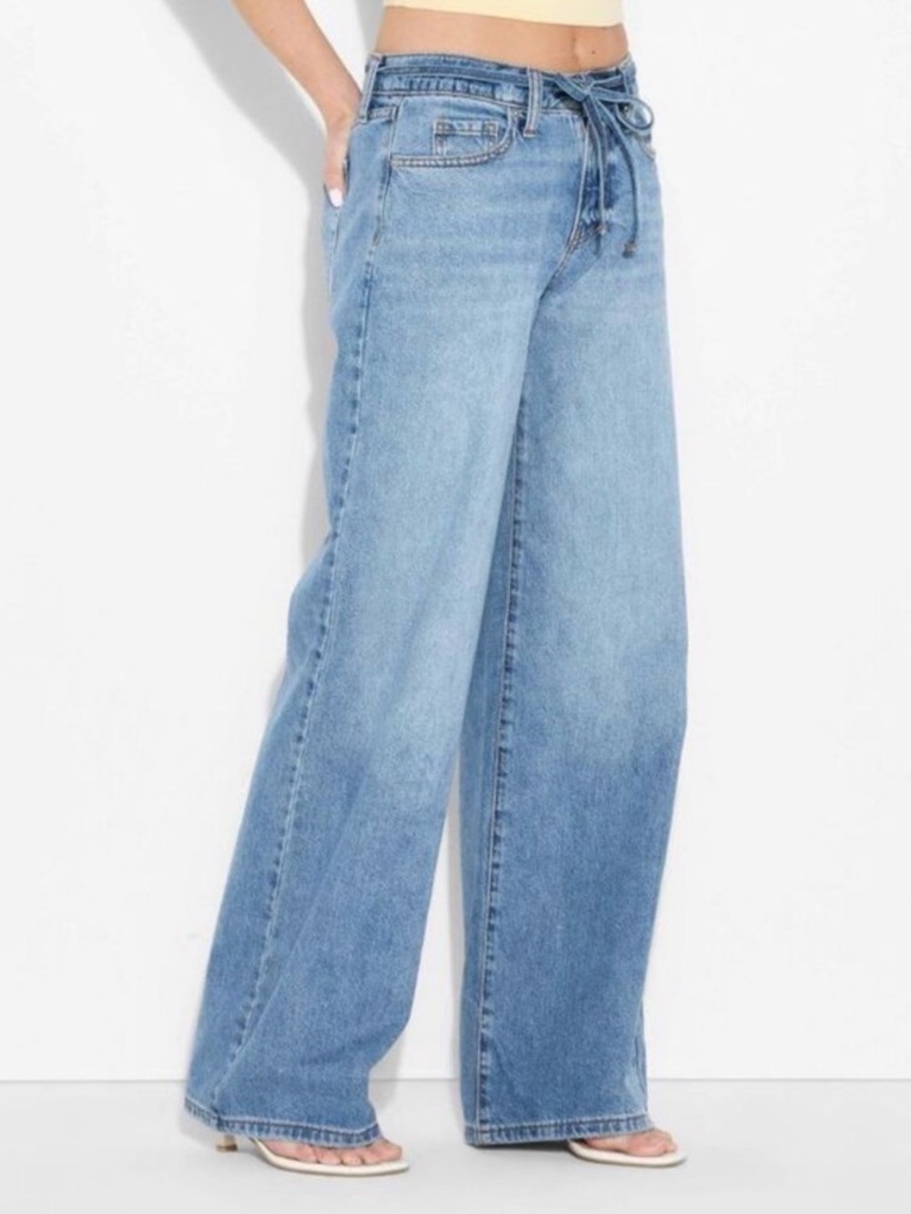 NWT Wild Fable low rise Baggy Wide Leg Light Blu Jeans Size 4 # 1059